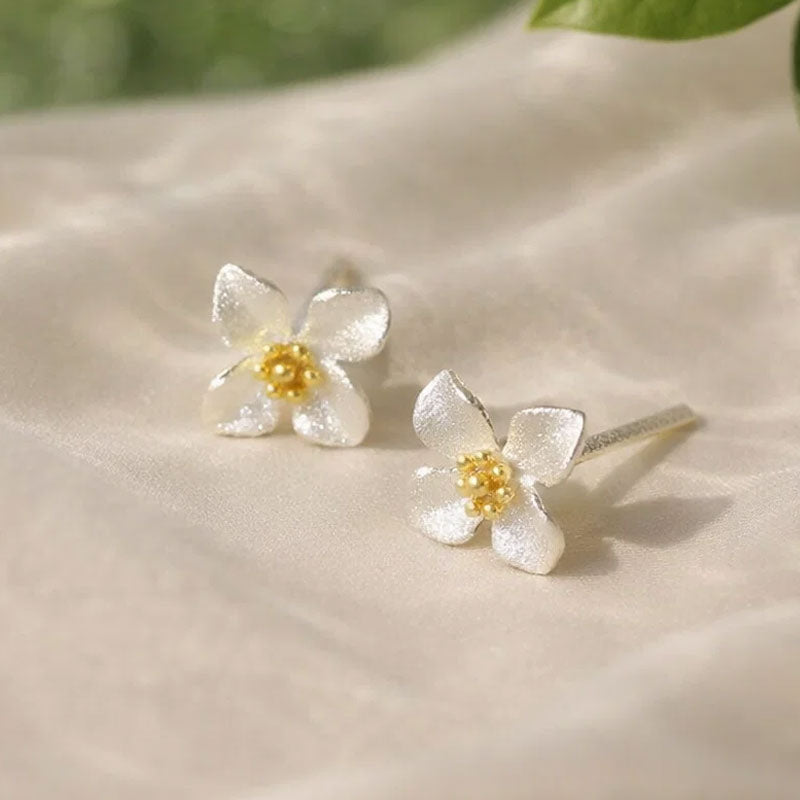 Elegante Gardenia Bloem Oorknopjes – Tijdloze Puurheid 🌸✨Tijdelijke aanbieding: koop er één en krijg er drie gratis!