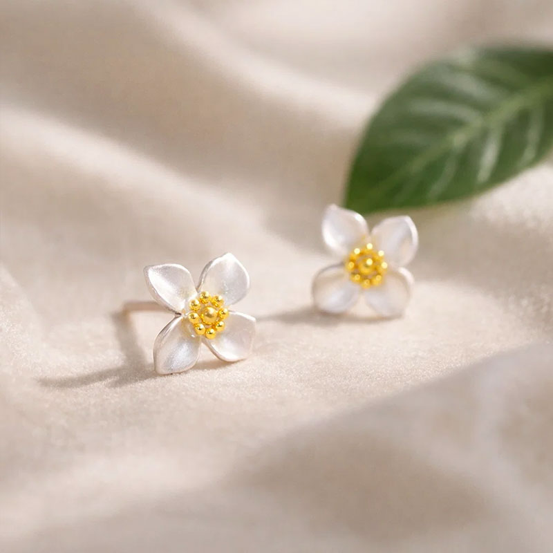 Elegante Gardenia Bloem Oorknopjes – Tijdloze Puurheid 🌸✨Tijdelijke aanbieding: koop er één en krijg er drie gratis!