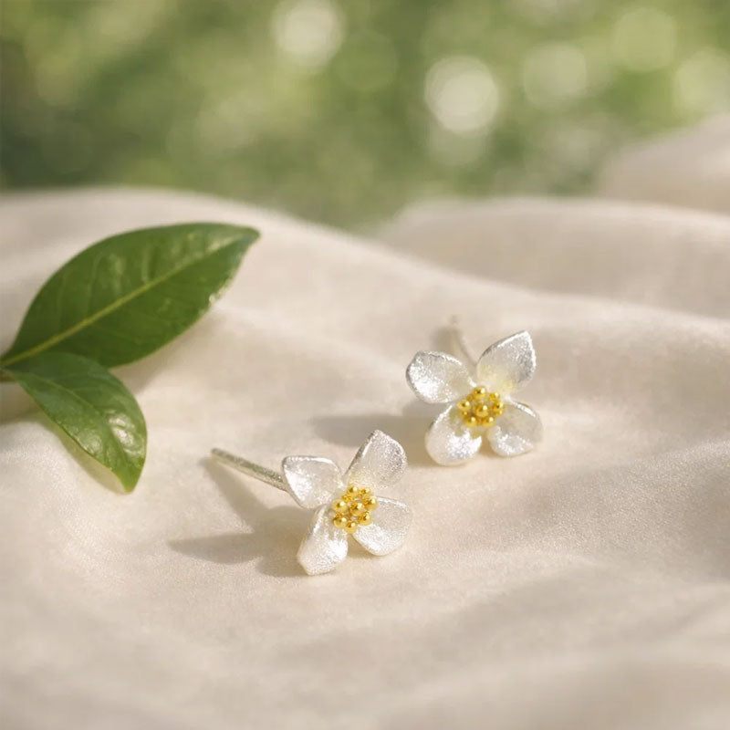Elegante Gardenia Bloem Oorknopjes – Tijdloze Puurheid 🌸✨Tijdelijke aanbieding: koop er één en krijg er drie gratis!