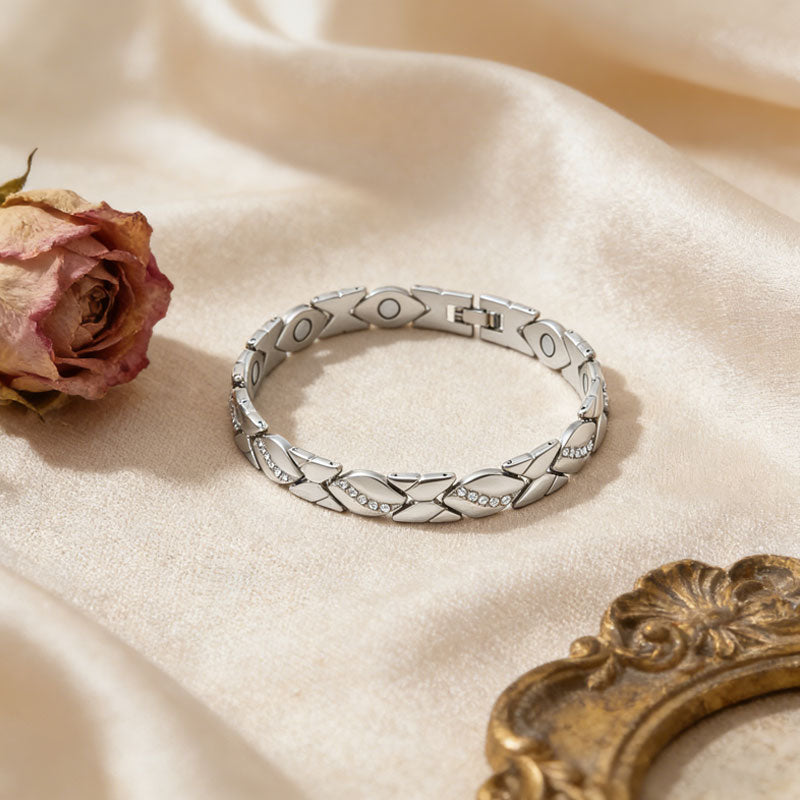 🌿 Elegantie in bladvorm – sprankelende zirkonia die ieders aandacht trekt! ✨
